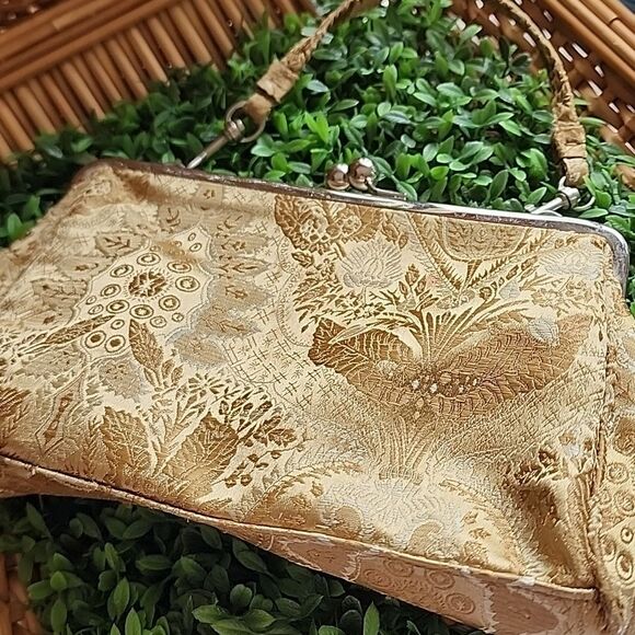 Vintage Gold Tone Floral Evening Bag With Silver Tone Kiss Lock Hardware - Picture 1 of 11